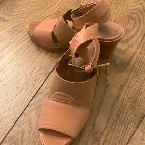 Sorel wedge sandals- size 6 tan